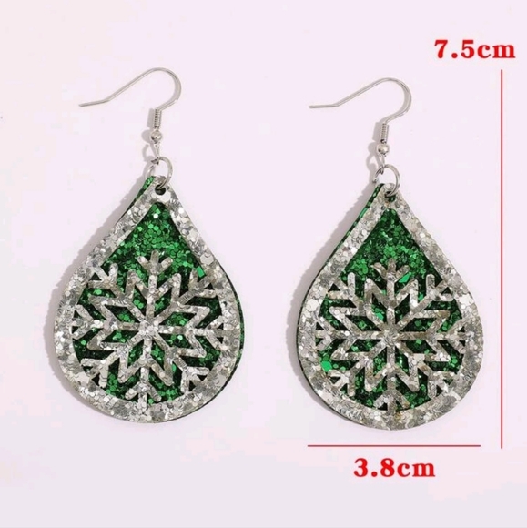 *NWOT* Sequin Snowflake Tear Drop Earrings - Picture 2 of 3